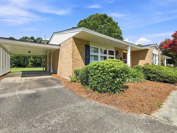 4th image of 3841 Spruce Dr. #3841