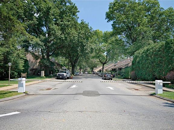 4th image of 2539 Bedford St #36G