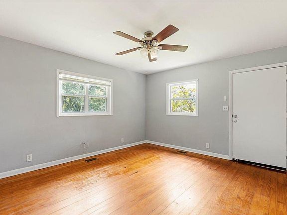 3rd image of 410 W 5th Ave