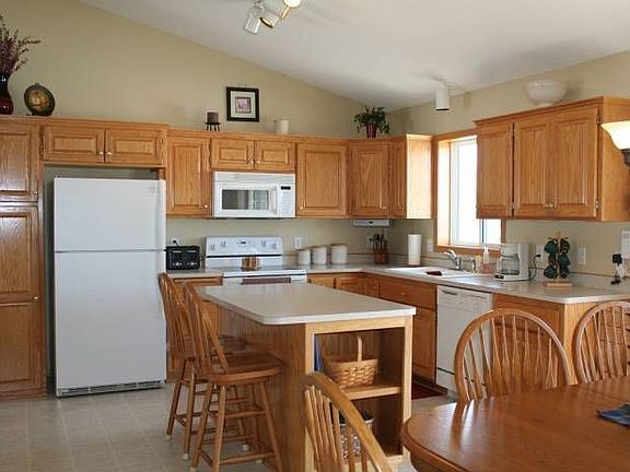 Kitchen features center i