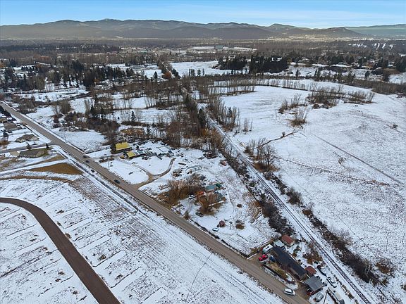 3rd image of 192 River Rd