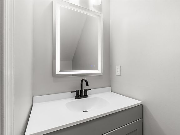 3rd image of 420 Julie Dr