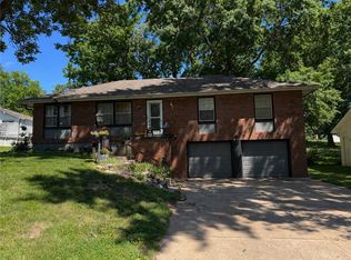 3809 Queen Ridge Dr, Independence, MO 64055