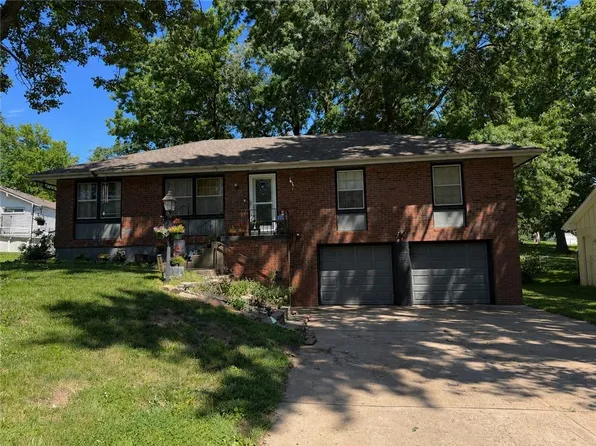 3809 Queen Ridge Dr, Independence, MO 64055