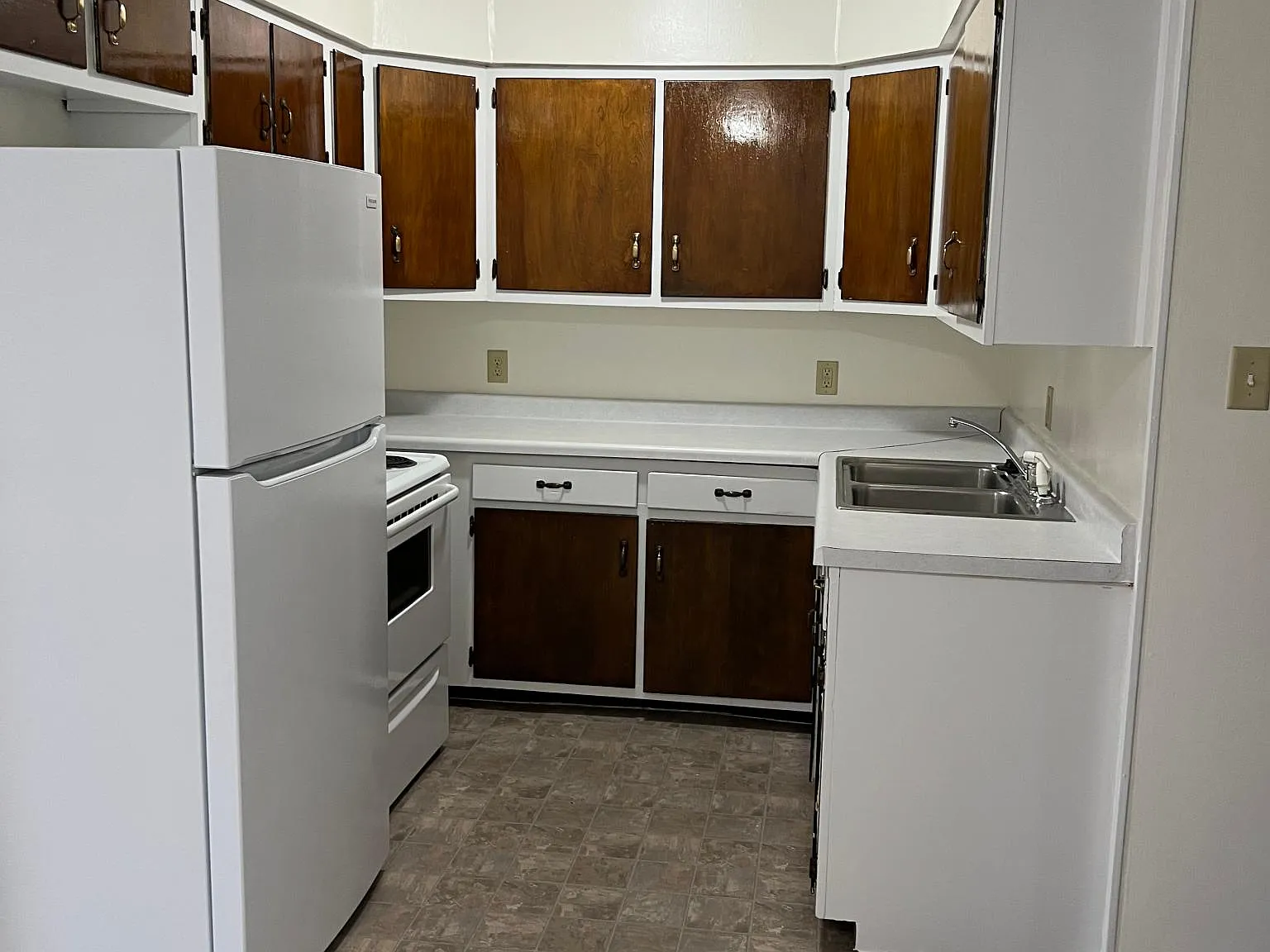 2 bed, 856 sqft, $900 — Photo 3