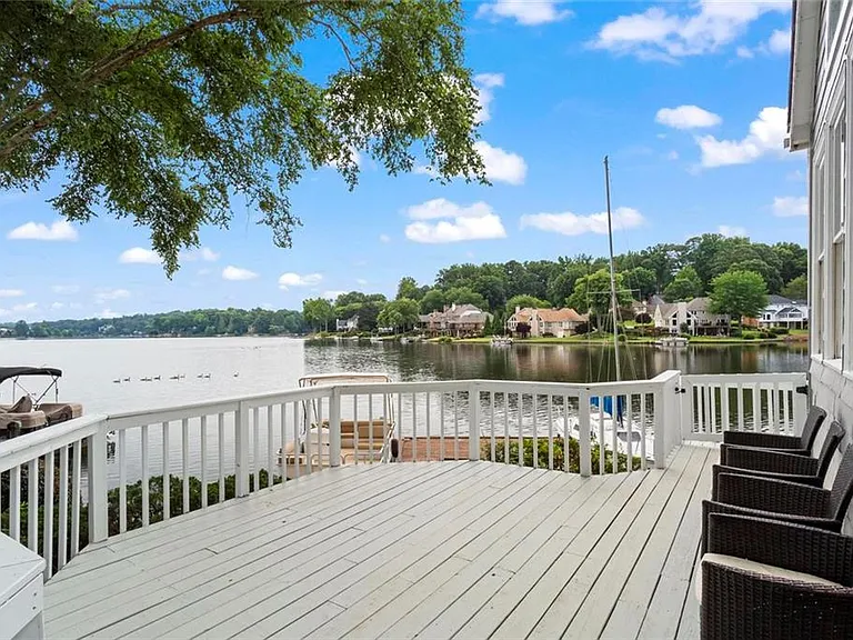 1695 Spinnaker Dr — Photo 15