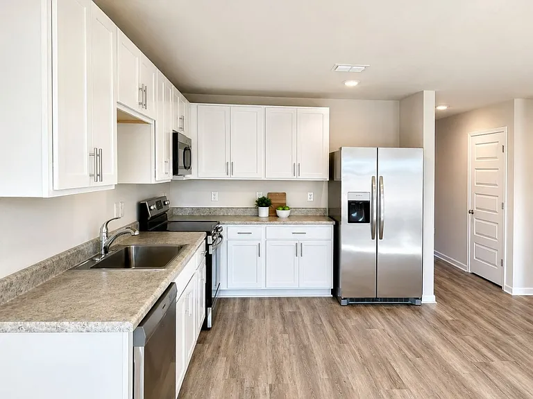 6457 Firefly Dr — Photo 2