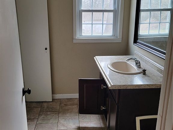5th image of 2317 Moorehead Rd
