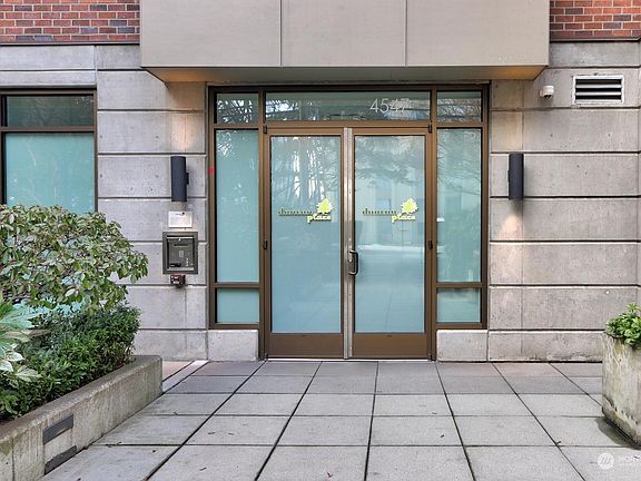 3rd image of 4547 8th Avenue NE #201