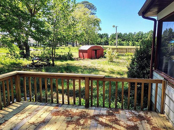 5th image of 802 Oxford Cir