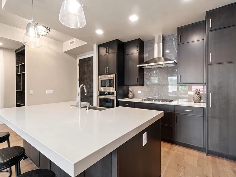 302 N Meldrum St #204 — Photo 8