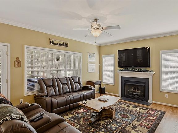 5th image of 8090 Meadow Springs Pl