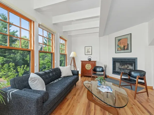 15-19 Mount Vernon St Unit 4, Cambridge, MA 02140