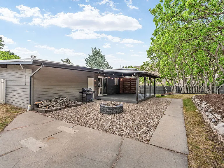 3395 E Larchmont Dr — Photo 8