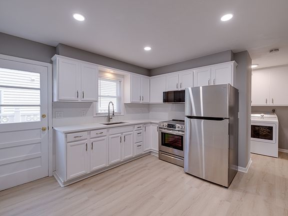 4th image of 151 Seaside Ave #4