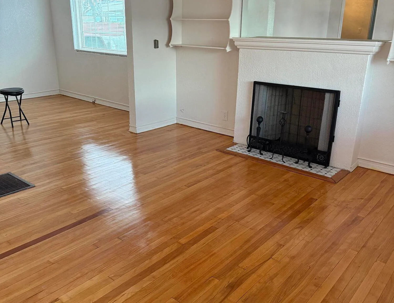 3 bed, 1.0 bath, 1286 sqft, $1,400 — Photo 2
