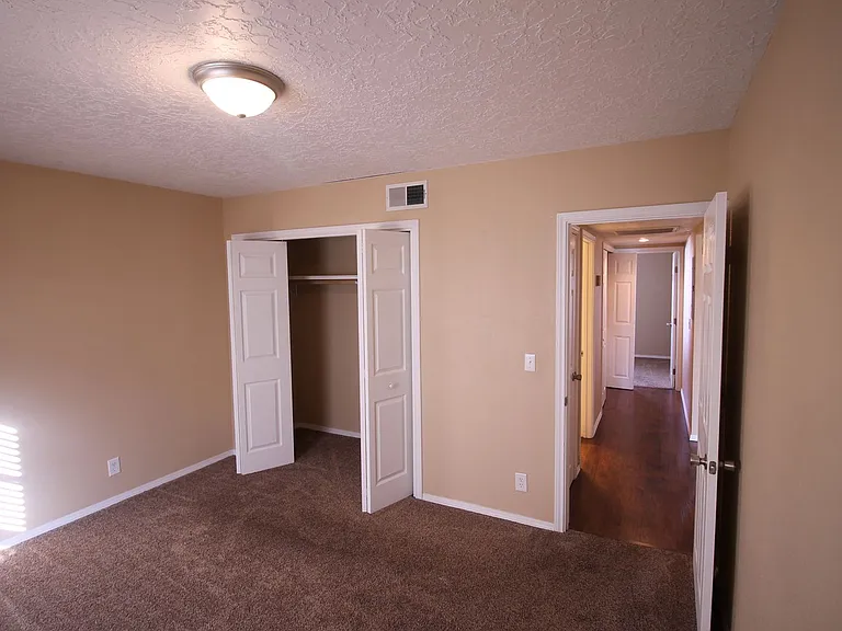 1004 Mockingbird Ln — Photo 10