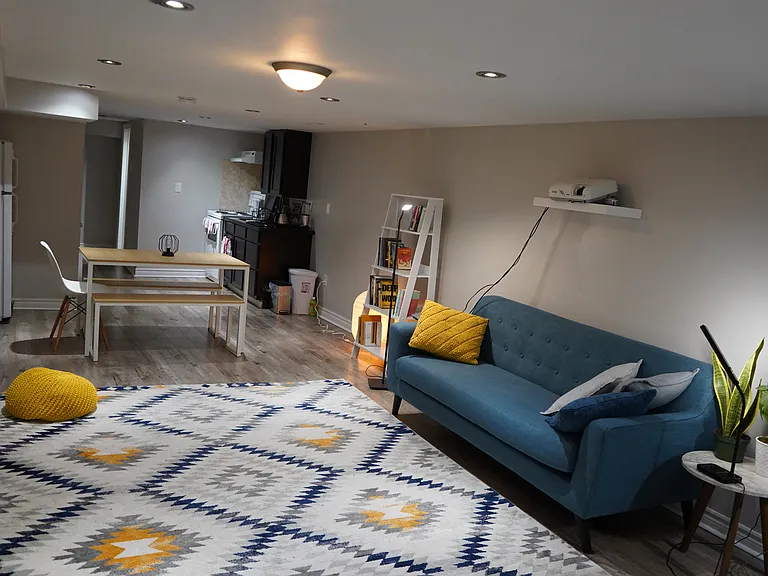 163 Campbell Ave #BASEMENT — Photo 2