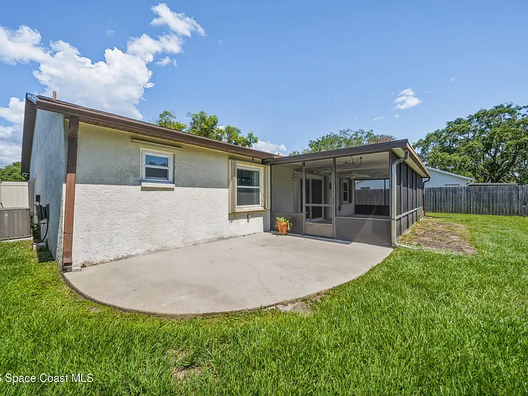 2224 Westminster Dr — Photo 25