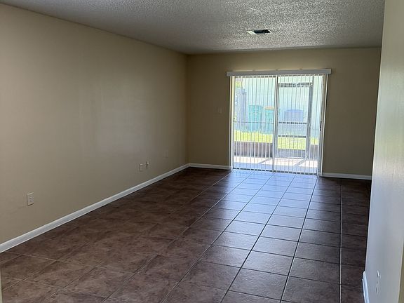 4th image of 1719 Lakewood Ave