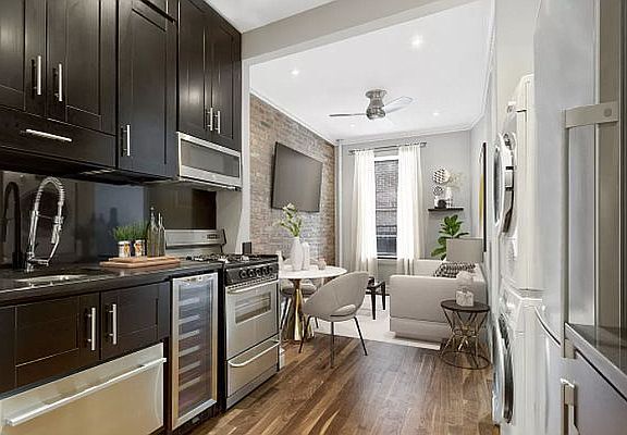 2nd image of 30 Prince St #3D