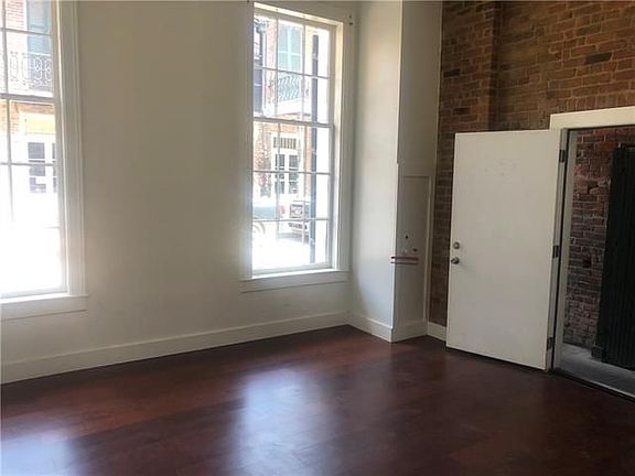 3rd image of 807 Bourbon St #1