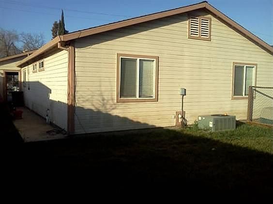 2nd image of 1830 N Sutro Ave