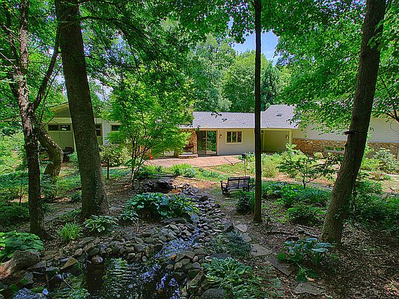 5th image of 2301 Carriage Ln