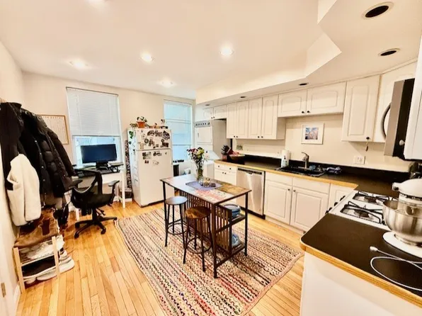 381 Hanover St APT 1, Boston, MA 02113