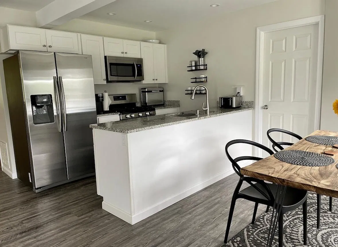 3 bed, 1320 sqft, $2,200 — Photo 3