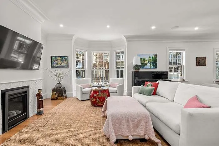 4 bed, 4.5 bath, $7,500 — Photo 1