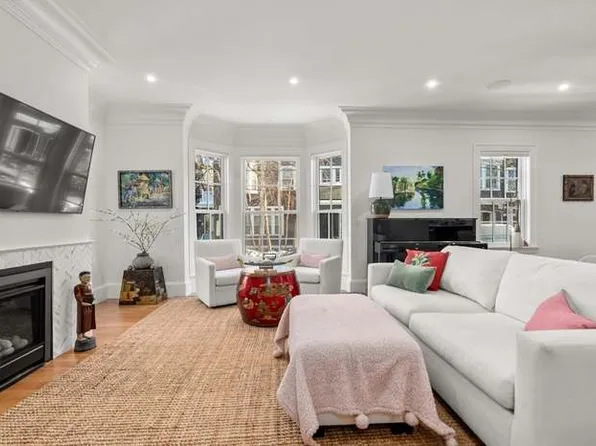 10 Farnsworth St Unit 4A, Boston, MA 02210
