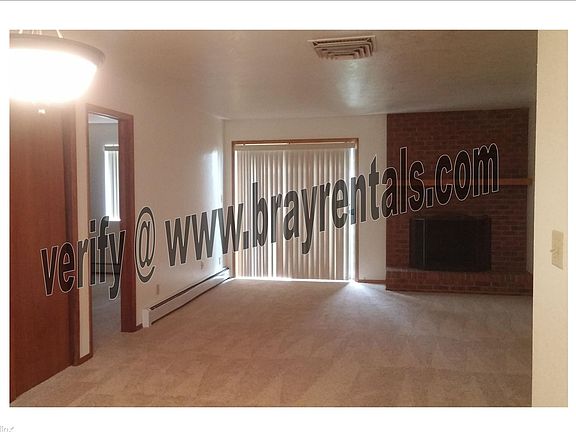 373 Ridges Blvd. #312 living room