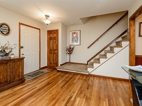 2nd image of 17 Dartmouth Dr