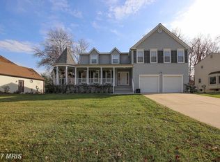 17 Lipscomb Ct, Sterling, VA 20165