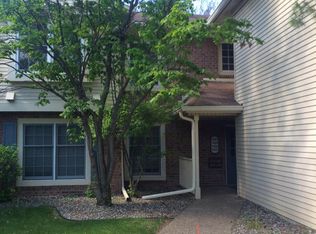 7425 110th St W, Bloomington, MN 55438