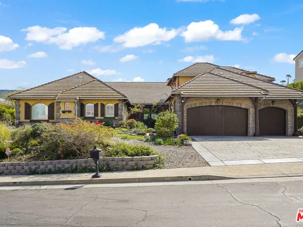 18917 Carmel Crest Dr, Tarzana, CA 91356