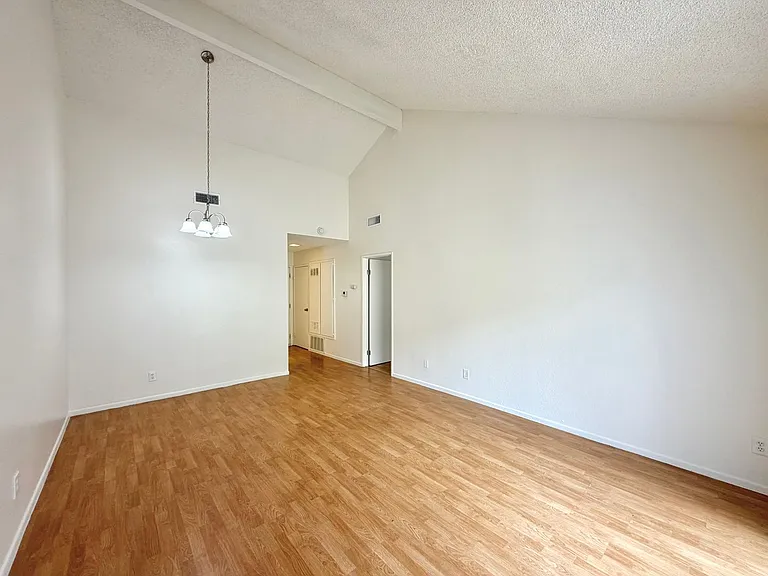 2652 Shadow Hills Dr — Photo 8