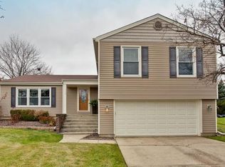 310 Amherst Ct, Vernon Hills, IL