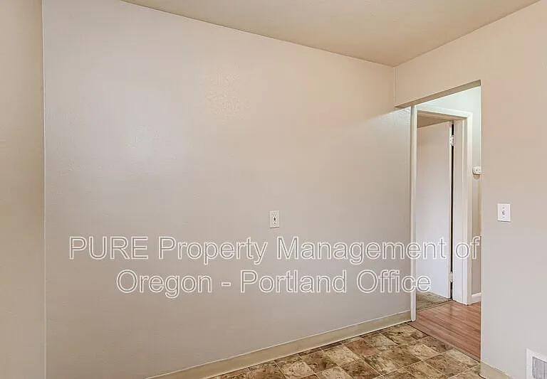 7016 N Amherst St — Photo 12