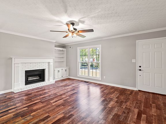 4th image of 1120 Langwood Dr