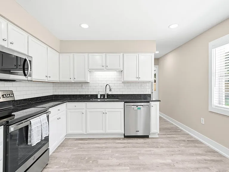 942 Rue De Palms Dr — Photo 36