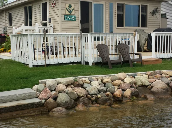9514 Dexter Pinckney Rd, Pinckney, MI 48169