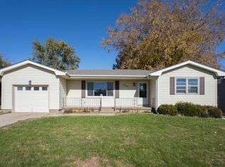 914 S Scenic Dr, Oakland, IA 51560