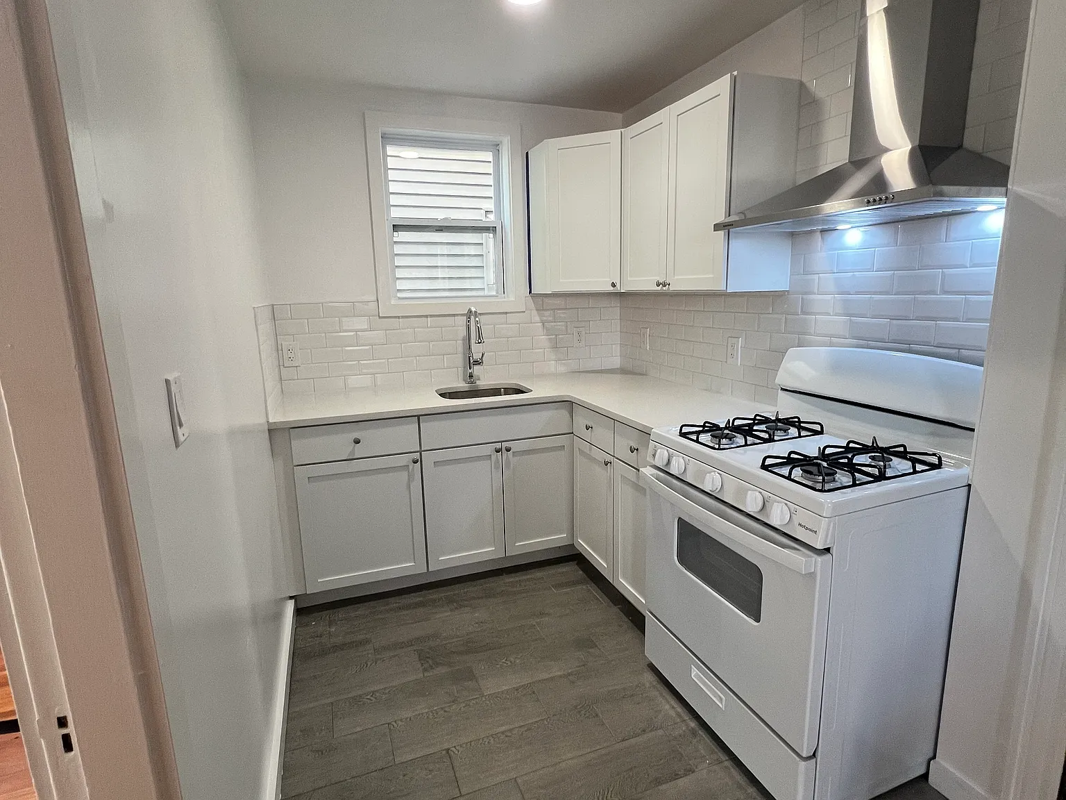 75 Cottage St — Photo 4