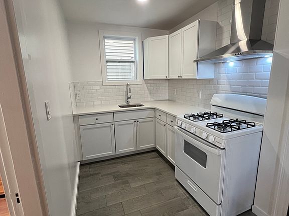 4th image of 75 Cottage St #2