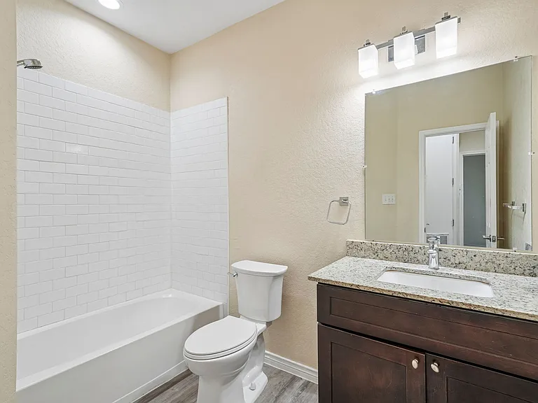 La Marquesa Apartments — Photo 16