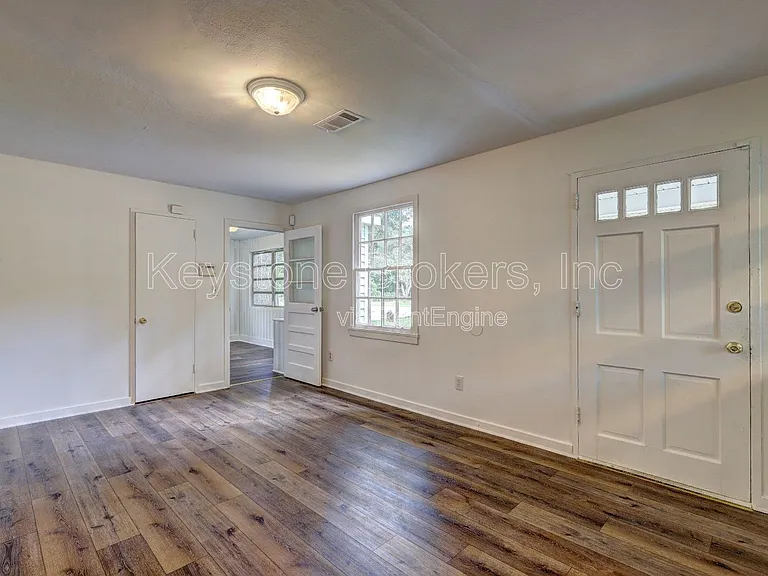 2752 Alden St — Photo 3