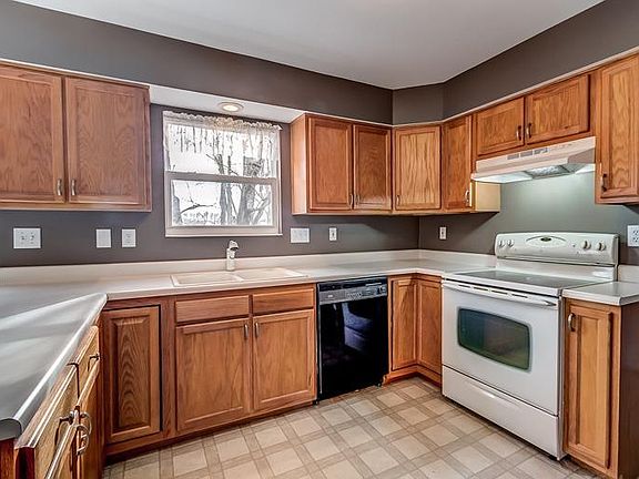 3rd image of 3049 Wolf Creek Way