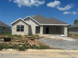 320 Palm St, Centerton, AR 72713